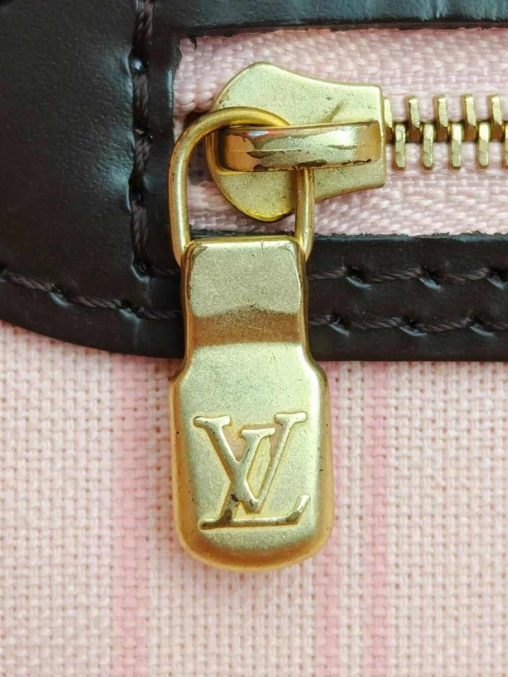 Louis Vuitton Neverfull MM Damier Ebene Canvas Shoulder Tote Bag